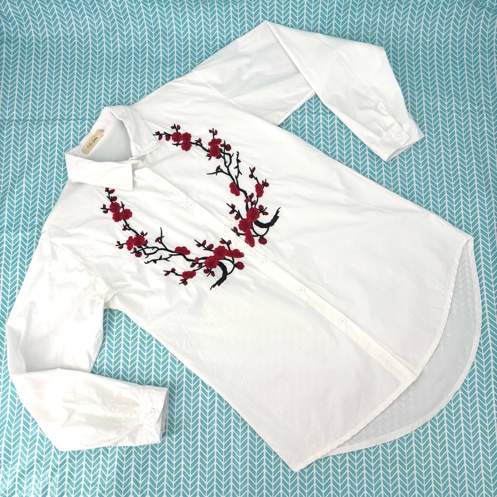 A La Tzarina White Cotton Button Down Shirt with Embroidered Flowers, Medium